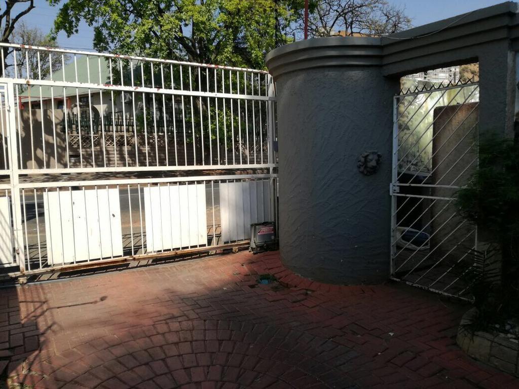 Siyabonga Guest House Johannesburg Exteriör bild